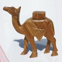 Camello de madera
